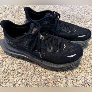 Hoka Women’s Kawana size 8.5B black with copper
